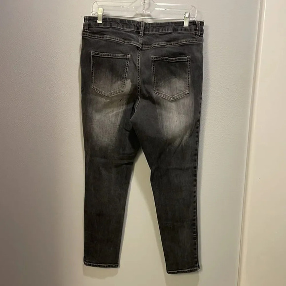 UNIVERSAL Standard woman’s black jeans - Picture 6 of 7